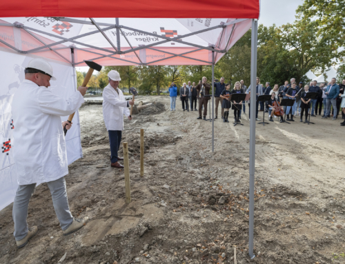 Eerste Paal COM-Gebouw feestelijk de grond in!